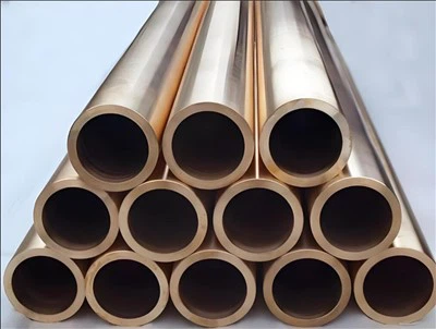 Como conseguir um acabamento superficial liso em barras de cobre forjadas?